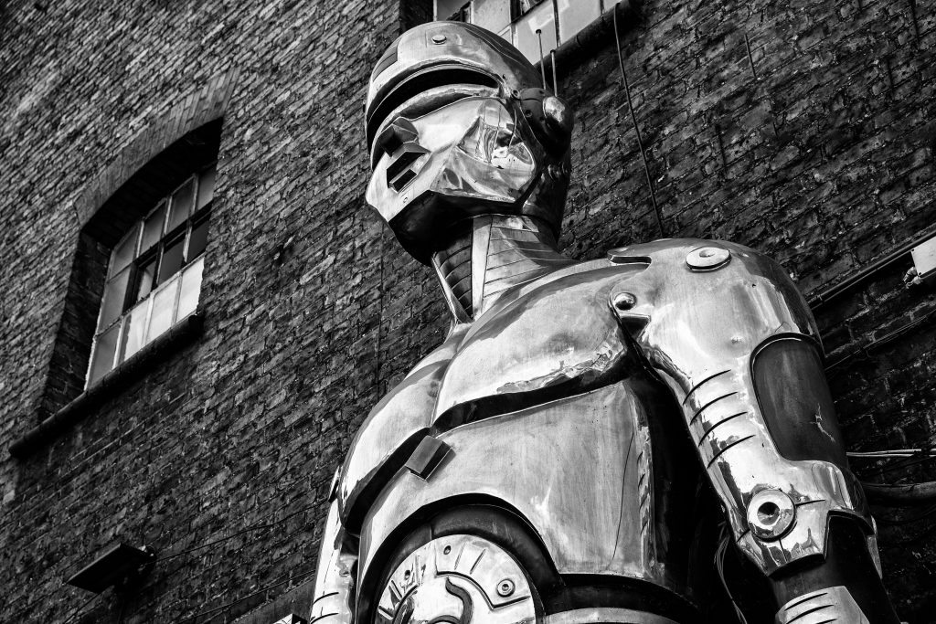 ChatBot - Un robot con cui conversare.